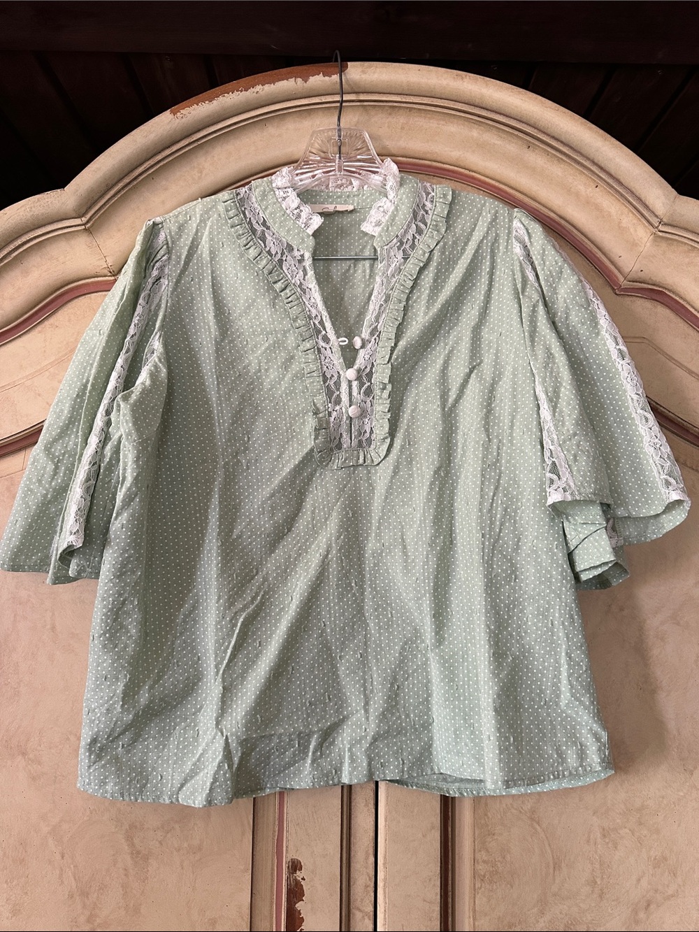 easel Mint Green Polka Dot Distressed Top with White Lace Trim size Small